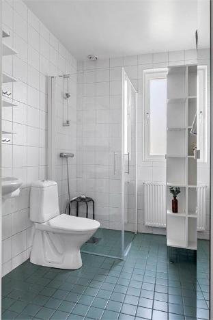 5-Bed-Rooms House with Jacuzzi, Free Parking, and 2 Toilets-Bath in Malm