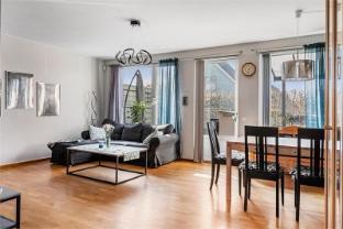 5-Bed-Rooms House with Jacuzzi, Free Parking, and 2 Toilets-Bath in Malm