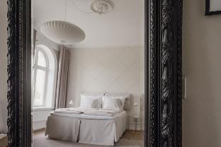 TwentySix 301 - Deluxe Double Room